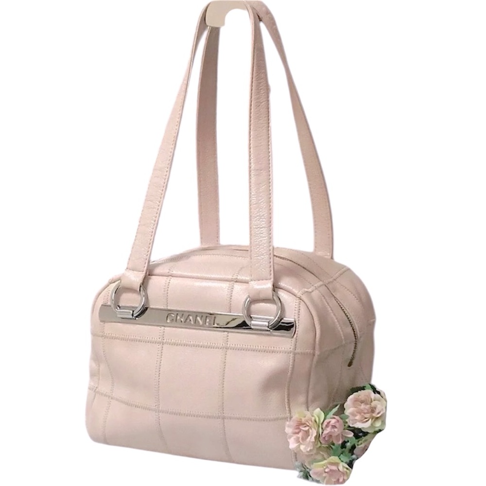 Chanel - pinkish nude leather - silver hardware - chocolate bar shoulder bag
